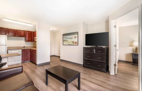 1 Bedroom Suite - 1 King Bed