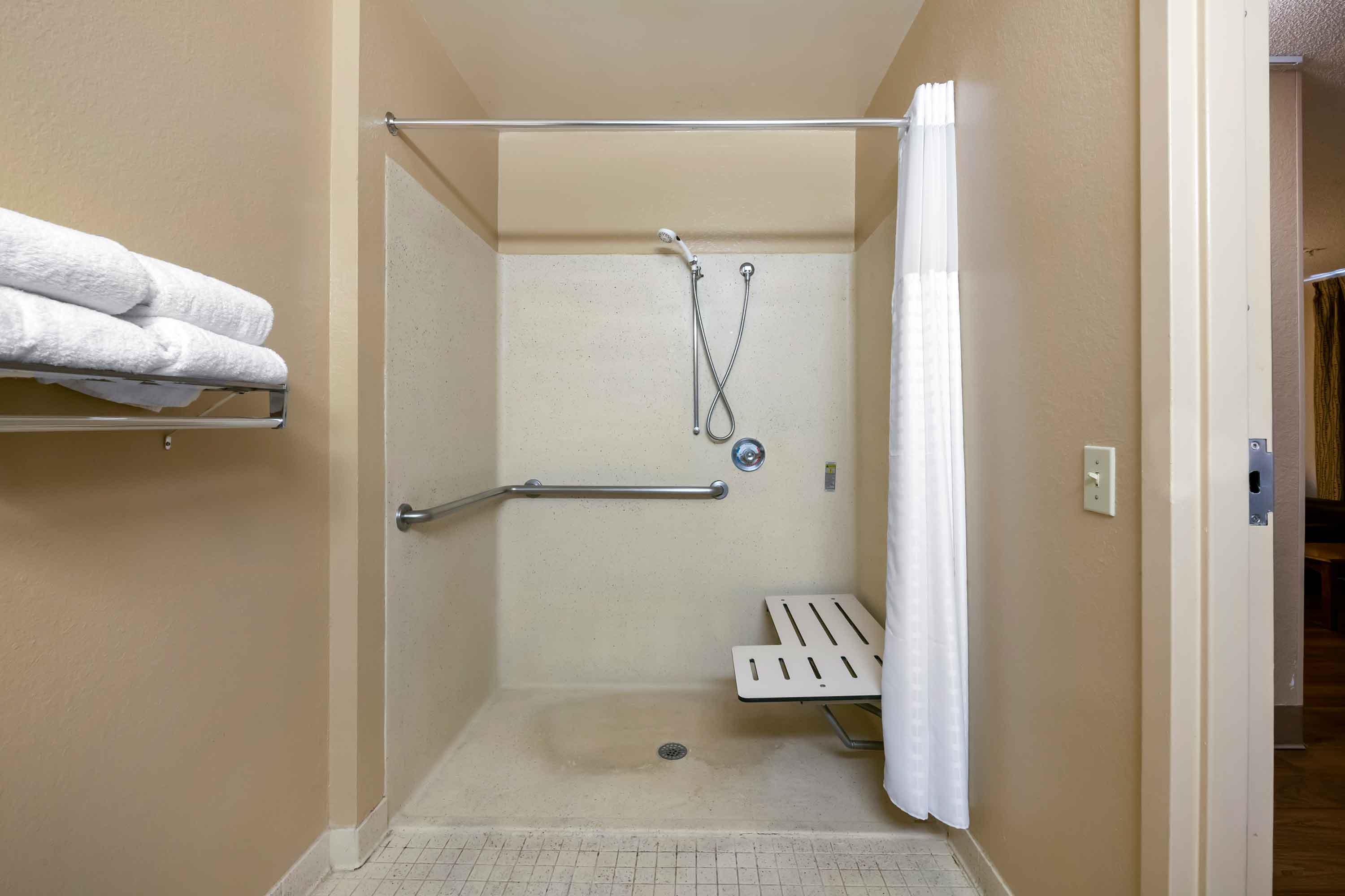 Deluxe Studio - 1 King Bed