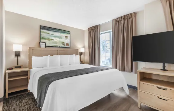 Deluxe Studio - 1 King Bed