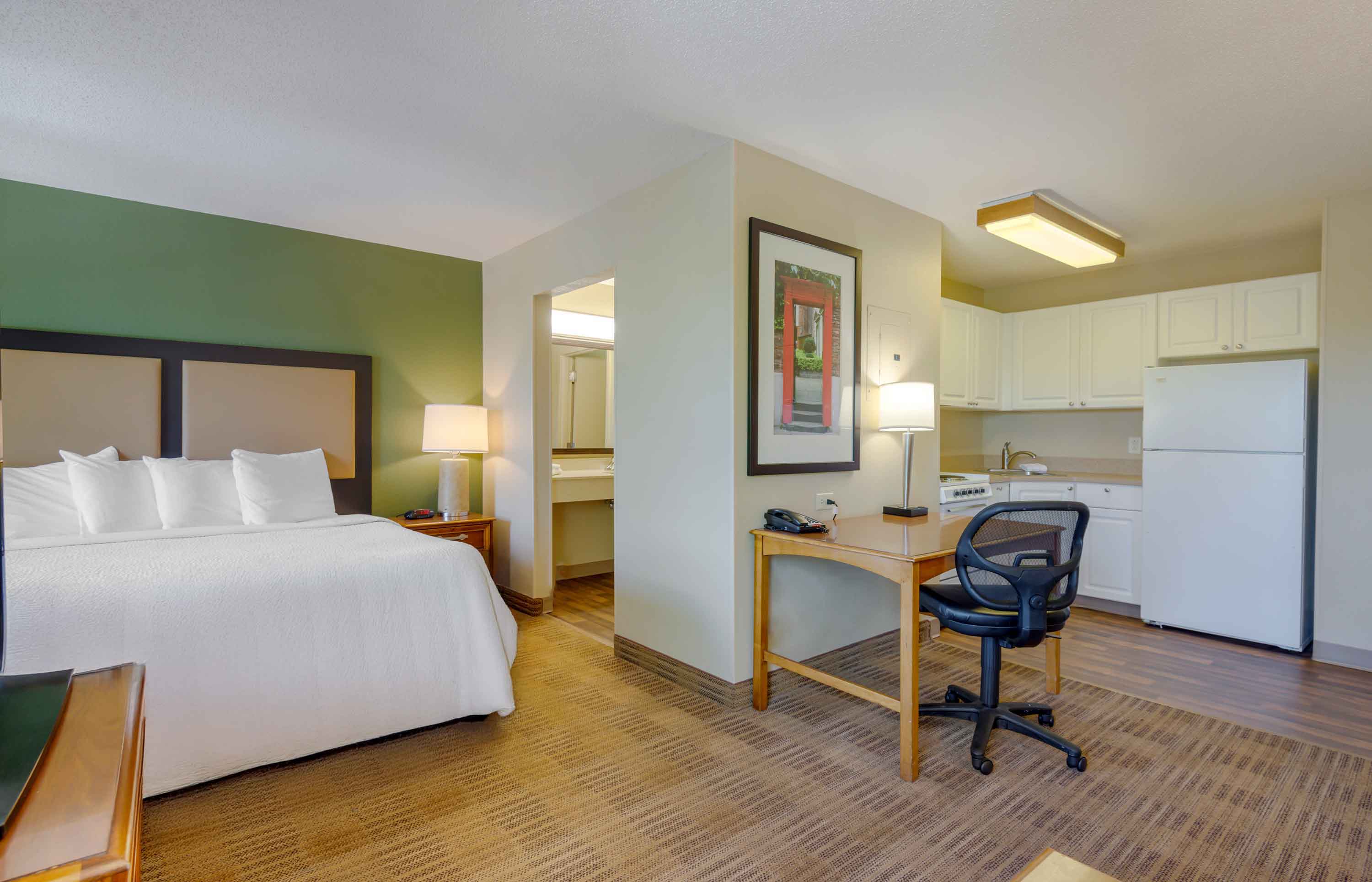 Deluxe Studio - 1 King Bed