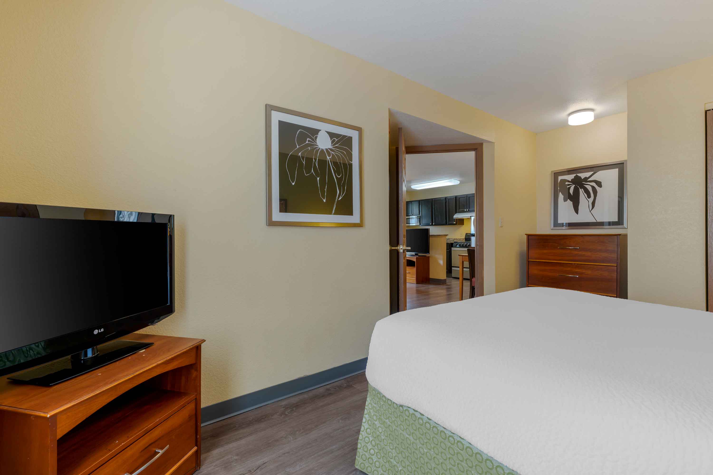 2 Bedroom Suite - 2 Queen Beds