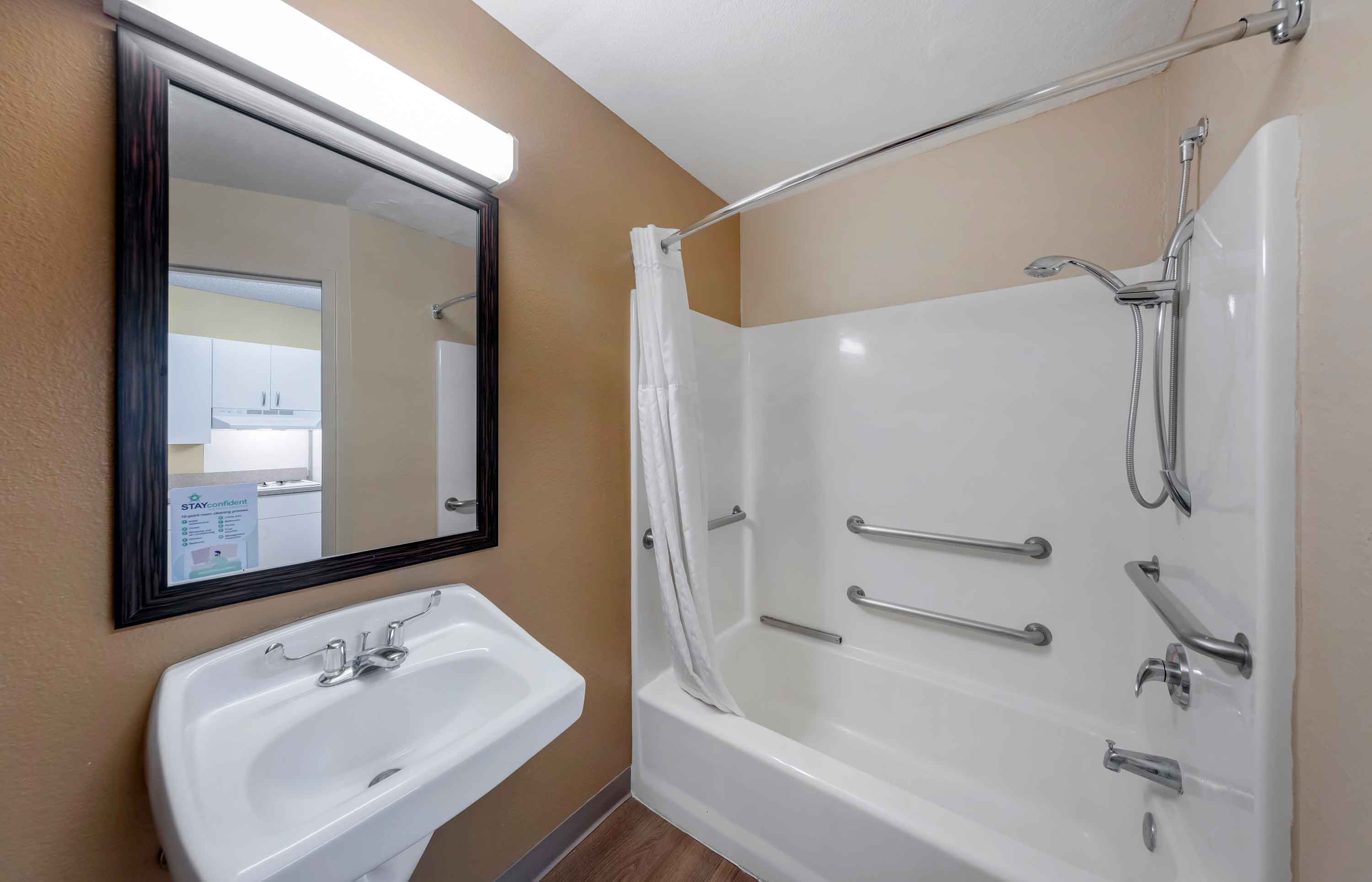 Studio Suite - 1 Queen Bed