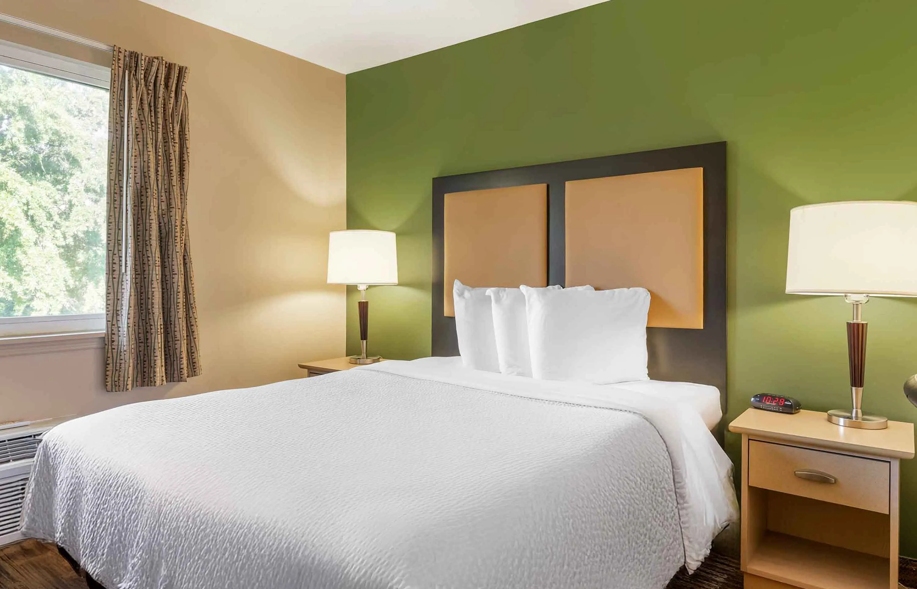 1 Bedroom Suite - 1 King Bed