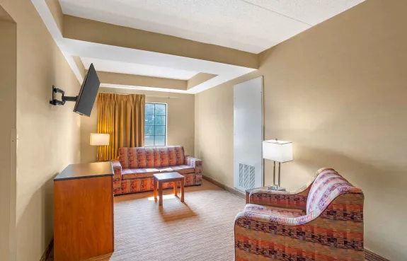 1 Bedroom Suite - 1 King and 1 Queen Bed